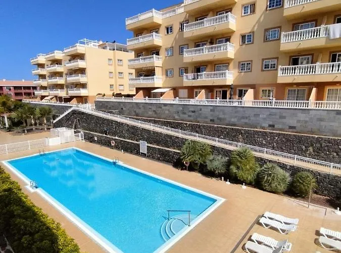 Tropical - Heated Pool *