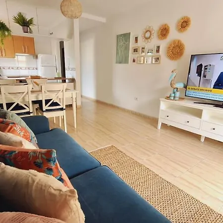 Tropical - Heated Pool Apartment