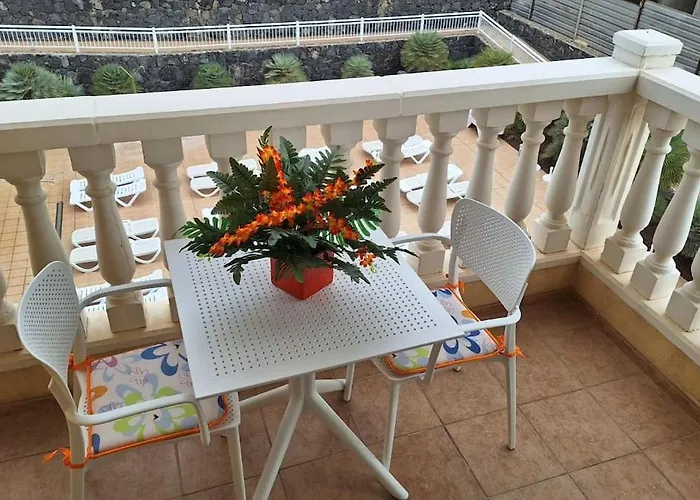 Tropical - Heated Pool Apartment